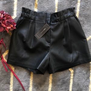 BCBGMAXAZRIA SHORTS P”LEATHER” BLACK SIZE S